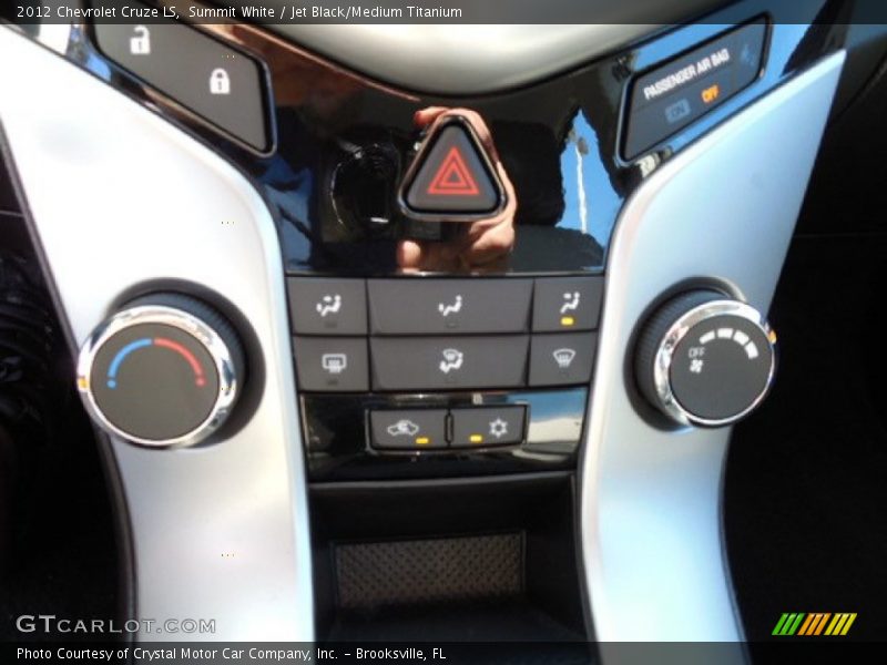 Summit White / Jet Black/Medium Titanium 2012 Chevrolet Cruze LS