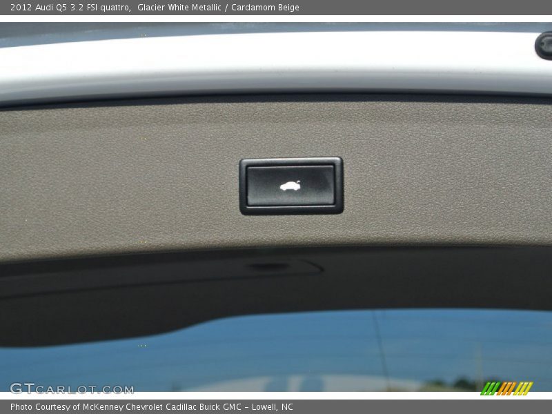 Glacier White Metallic / Cardamom Beige 2012 Audi Q5 3.2 FSI quattro