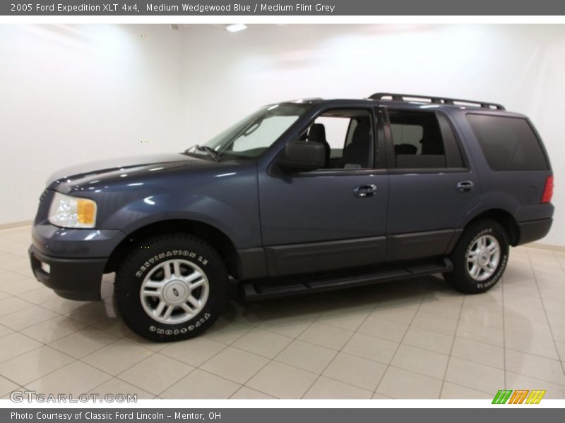 Medium Wedgewood Blue / Medium Flint Grey 2005 Ford Expedition XLT 4x4