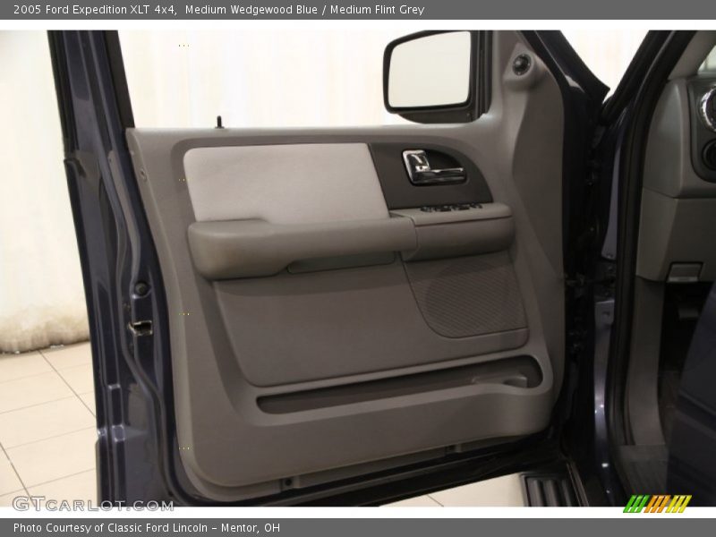 Medium Wedgewood Blue / Medium Flint Grey 2005 Ford Expedition XLT 4x4