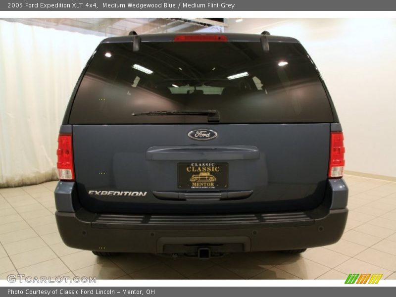 Medium Wedgewood Blue / Medium Flint Grey 2005 Ford Expedition XLT 4x4