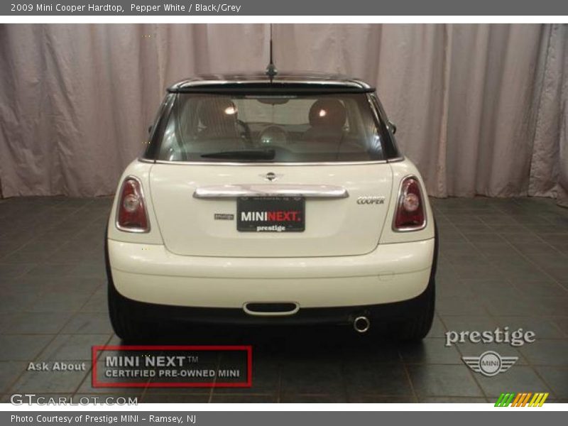 Pepper White / Black/Grey 2009 Mini Cooper Hardtop