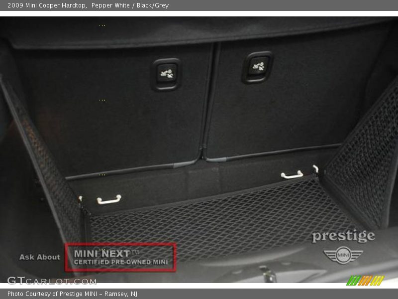 Pepper White / Black/Grey 2009 Mini Cooper Hardtop