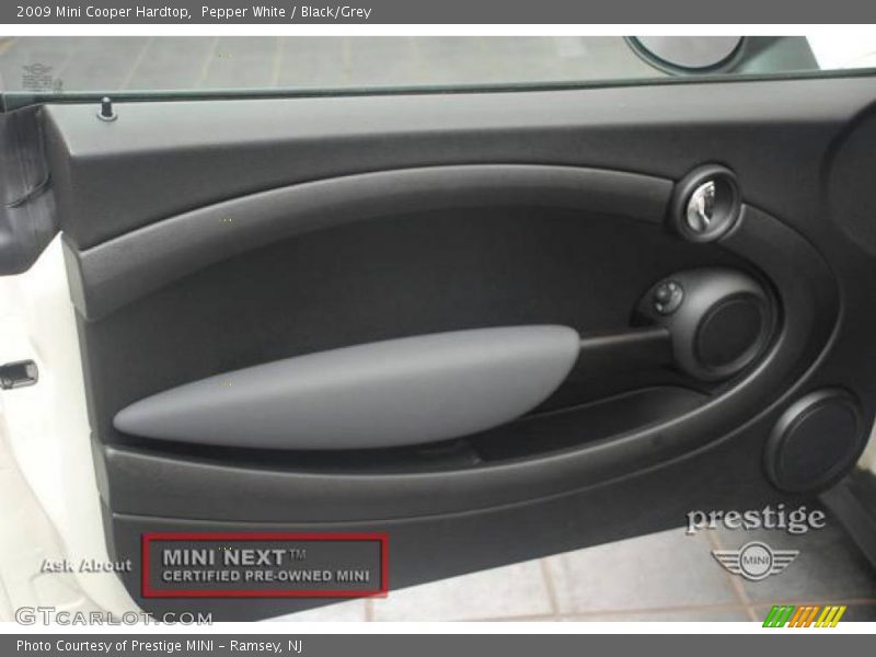 Pepper White / Black/Grey 2009 Mini Cooper Hardtop