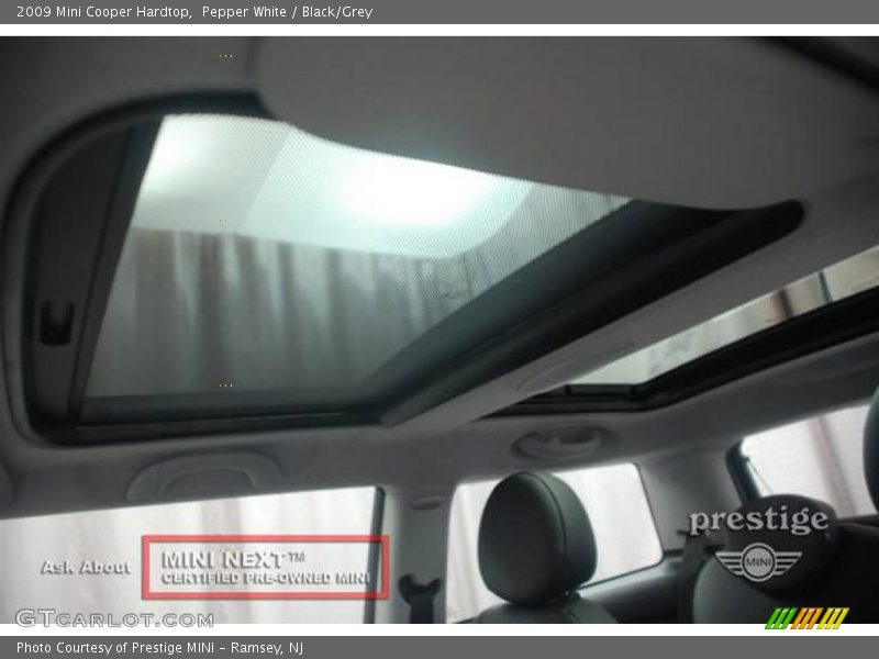 Pepper White / Black/Grey 2009 Mini Cooper Hardtop