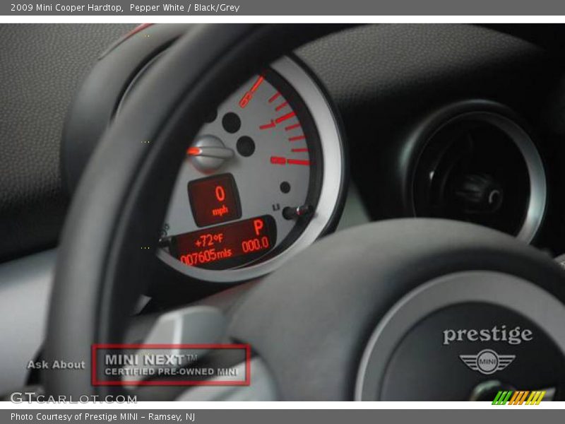Pepper White / Black/Grey 2009 Mini Cooper Hardtop