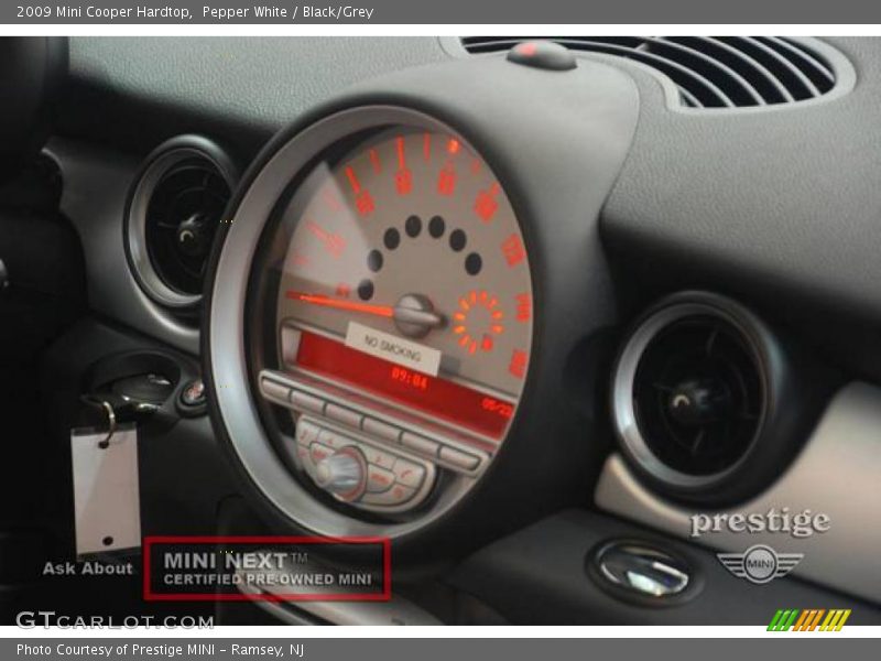 Pepper White / Black/Grey 2009 Mini Cooper Hardtop