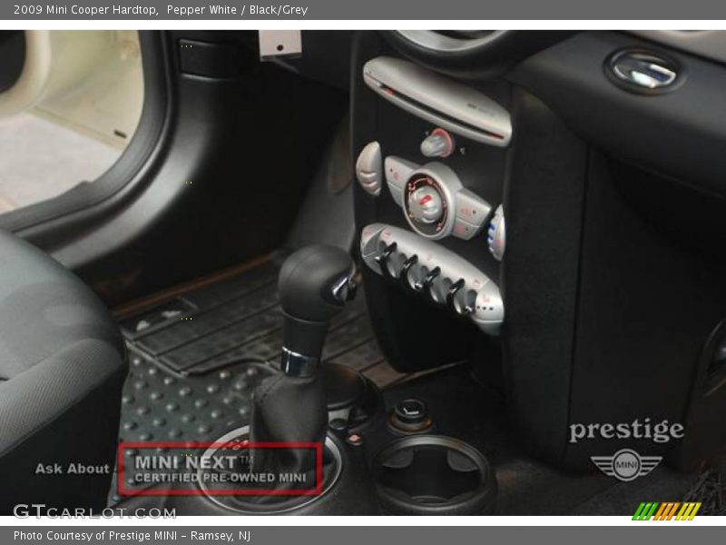 Pepper White / Black/Grey 2009 Mini Cooper Hardtop