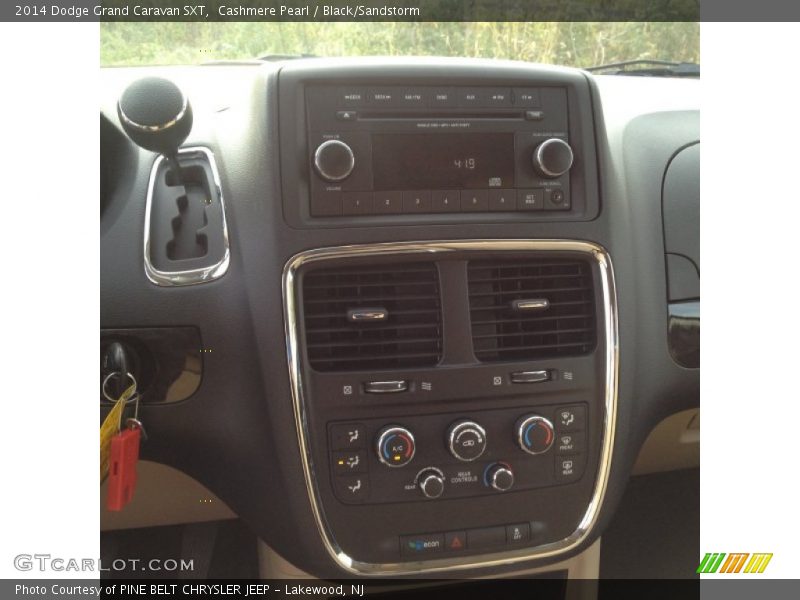 Cashmere Pearl / Black/Sandstorm 2014 Dodge Grand Caravan SXT