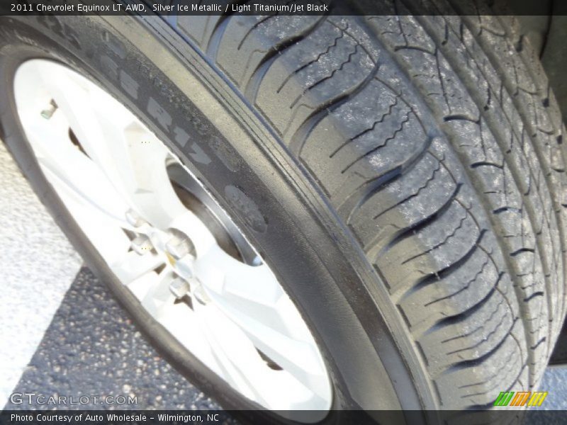 Silver Ice Metallic / Light Titanium/Jet Black 2011 Chevrolet Equinox LT AWD