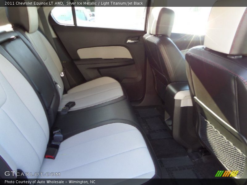 Silver Ice Metallic / Light Titanium/Jet Black 2011 Chevrolet Equinox LT AWD
