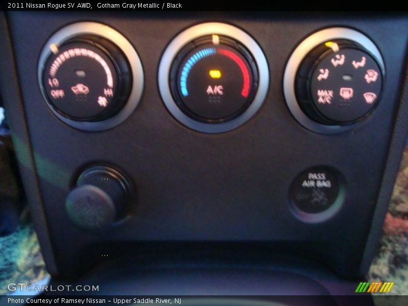 Gotham Gray Metallic / Black 2011 Nissan Rogue SV AWD