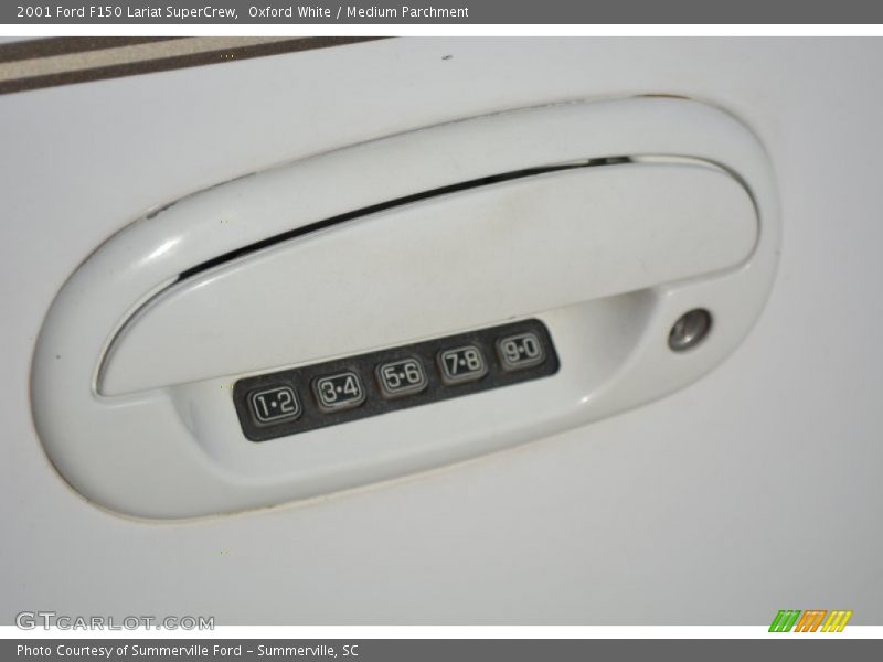 Oxford White / Medium Parchment 2001 Ford F150 Lariat SuperCrew