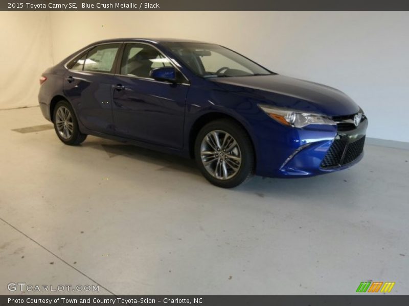 Front 3/4 View of 2015 Camry SE