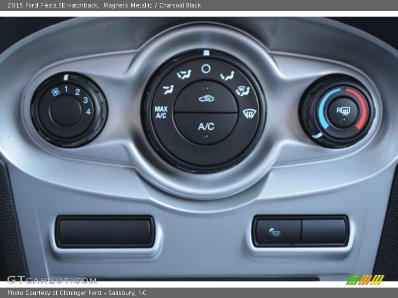 Magnetic Metallic / Charcoal Black 2015 Ford Fiesta SE Hatchback