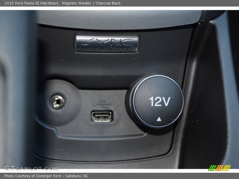 Magnetic Metallic / Charcoal Black 2015 Ford Fiesta SE Hatchback