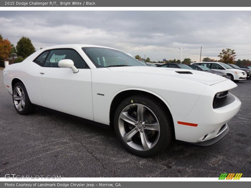 Front 3/4 View of 2015 Challenger R/T
