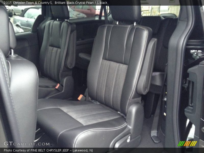 Brilliant Black Crystal Pearl / S Black 2015 Chrysler Town & Country S