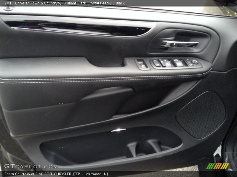Brilliant Black Crystal Pearl / S Black 2015 Chrysler Town & Country S
