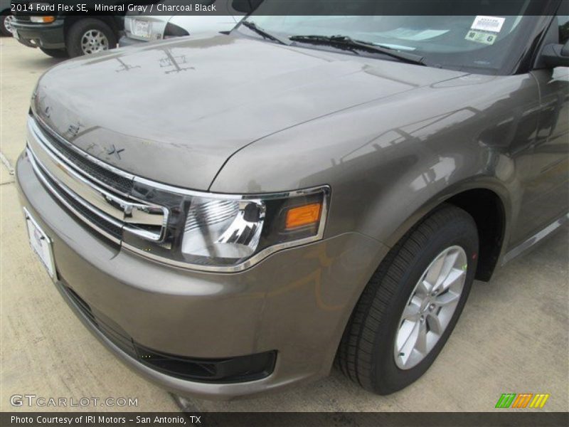 Mineral Gray / Charcoal Black 2014 Ford Flex SE