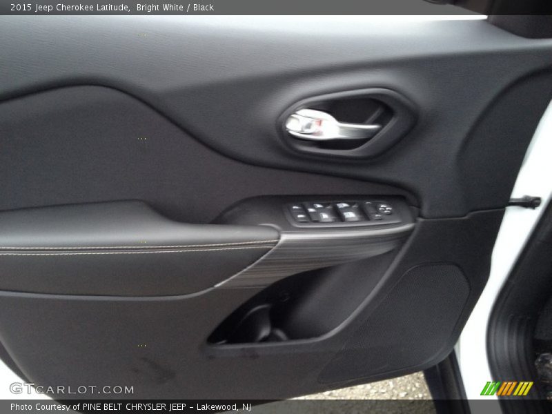 Bright White / Black 2015 Jeep Cherokee Latitude
