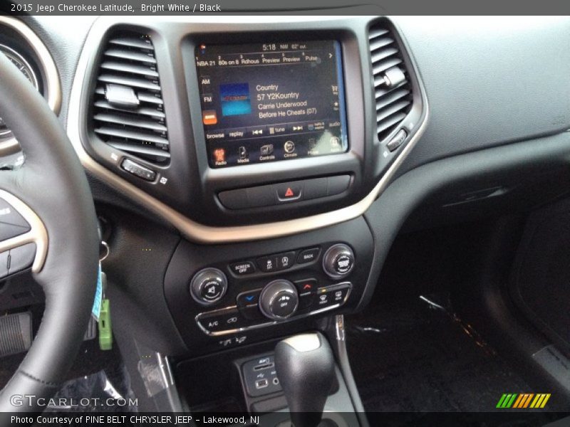 Bright White / Black 2015 Jeep Cherokee Latitude