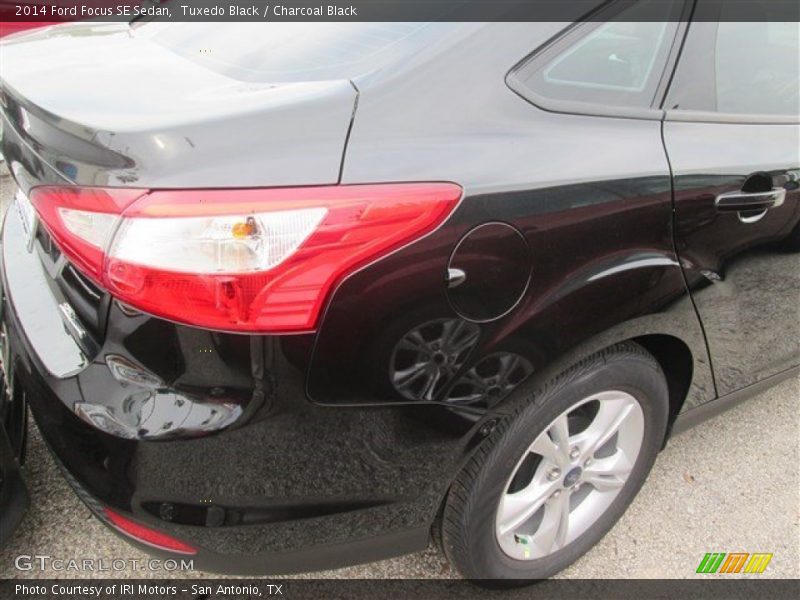 Tuxedo Black / Charcoal Black 2014 Ford Focus SE Sedan