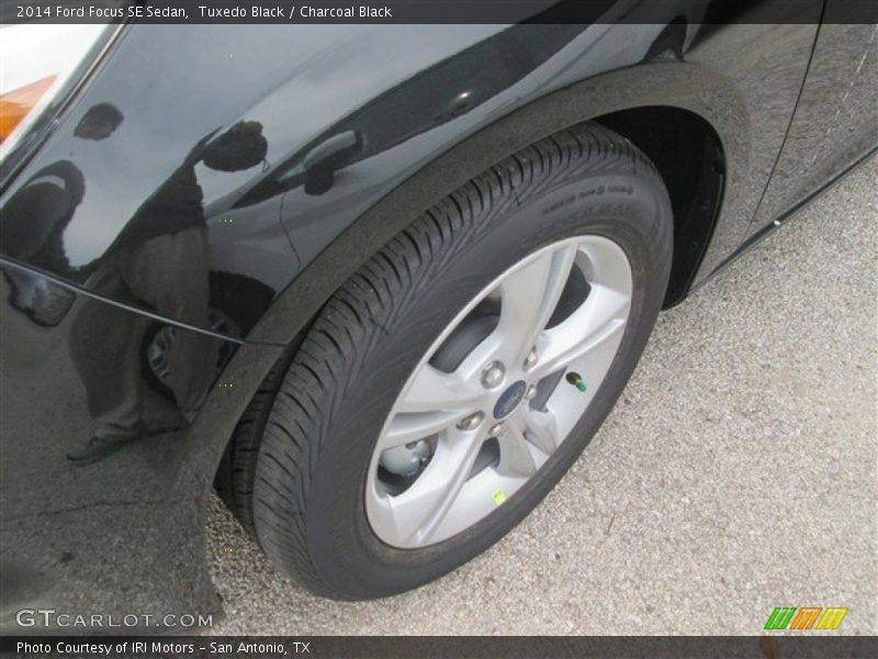 Tuxedo Black / Charcoal Black 2014 Ford Focus SE Sedan