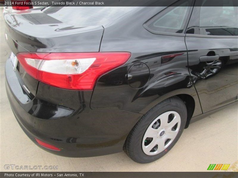 Tuxedo Black / Charcoal Black 2014 Ford Focus S Sedan