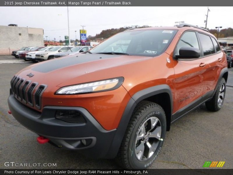Front 3/4 View of 2015 Cherokee Trailhawk 4x4