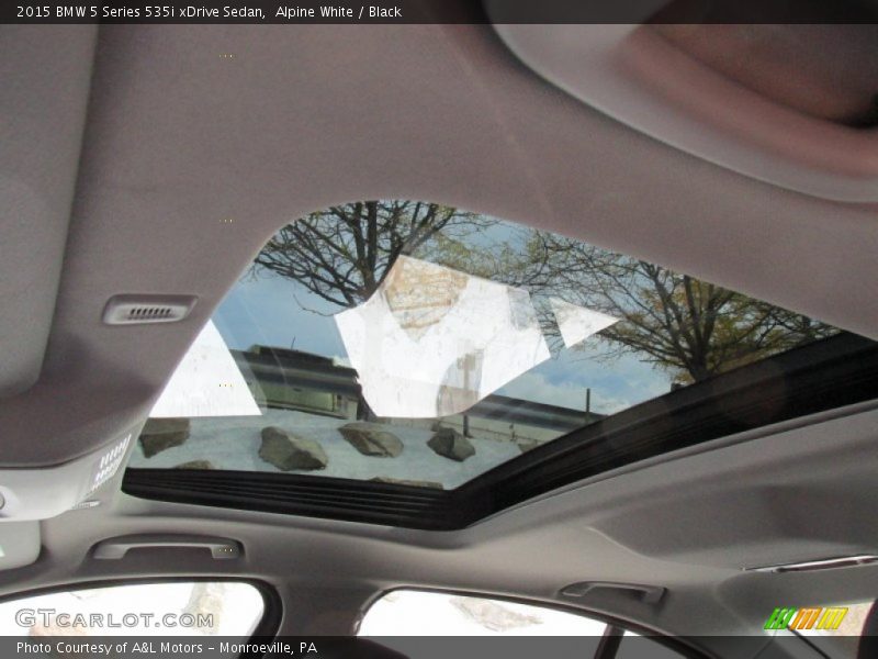 Alpine White / Black 2015 BMW 5 Series 535i xDrive Sedan