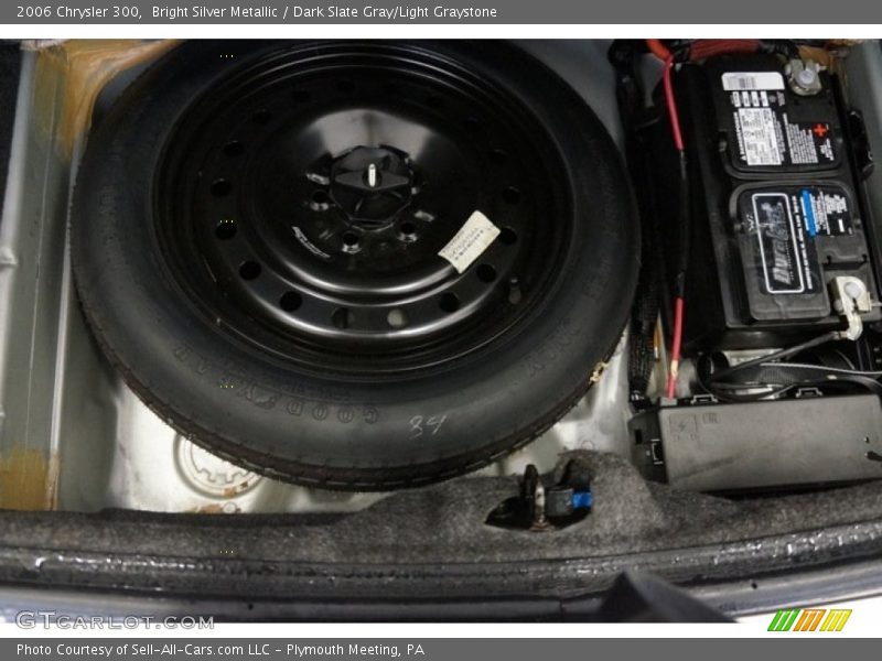 Bright Silver Metallic / Dark Slate Gray/Light Graystone 2006 Chrysler 300