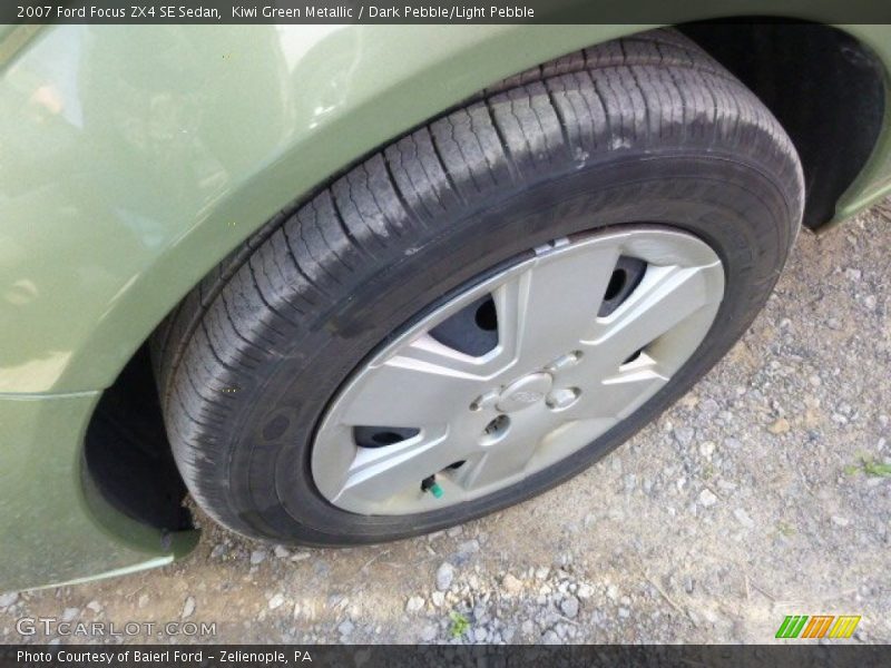 Kiwi Green Metallic / Dark Pebble/Light Pebble 2007 Ford Focus ZX4 SE Sedan