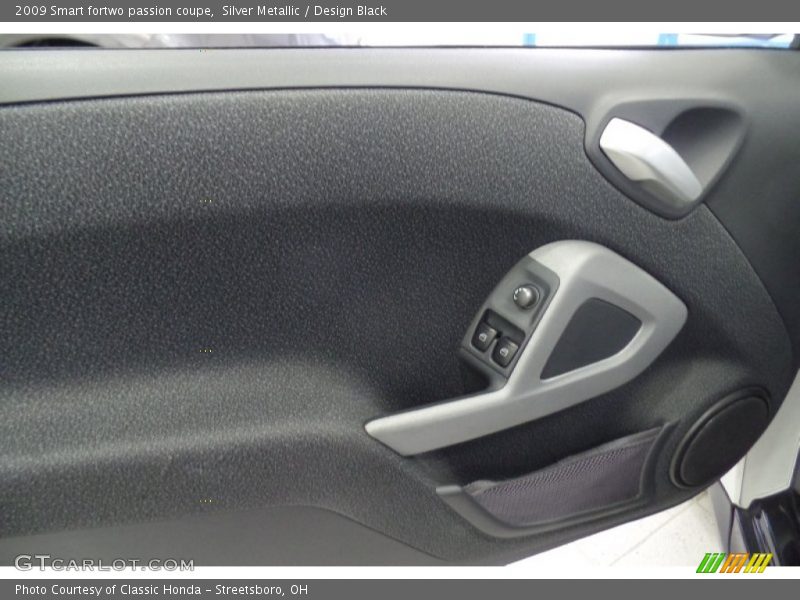 Silver Metallic / Design Black 2009 Smart fortwo passion coupe