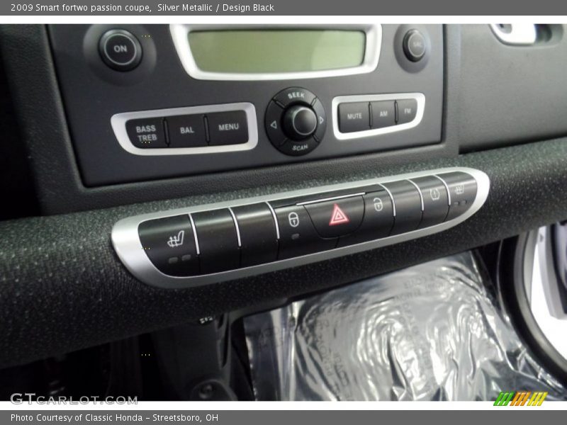 Silver Metallic / Design Black 2009 Smart fortwo passion coupe
