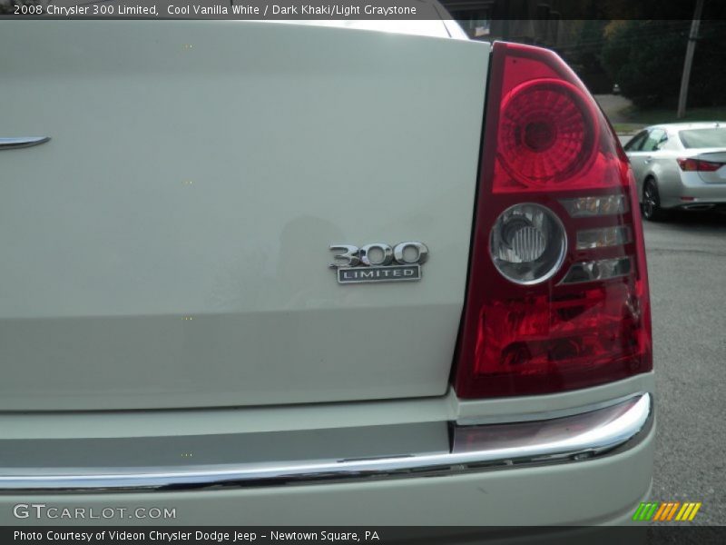 Cool Vanilla White / Dark Khaki/Light Graystone 2008 Chrysler 300 Limited