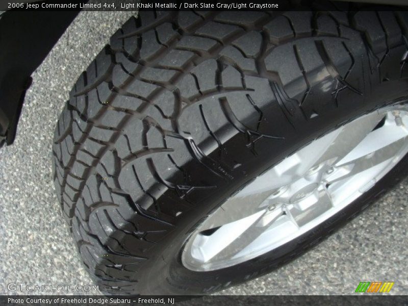 Light Khaki Metallic / Dark Slate Gray/Light Graystone 2006 Jeep Commander Limited 4x4