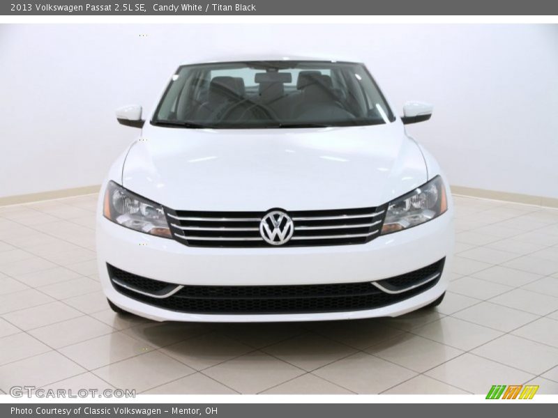 Candy White / Titan Black 2013 Volkswagen Passat 2.5L SE