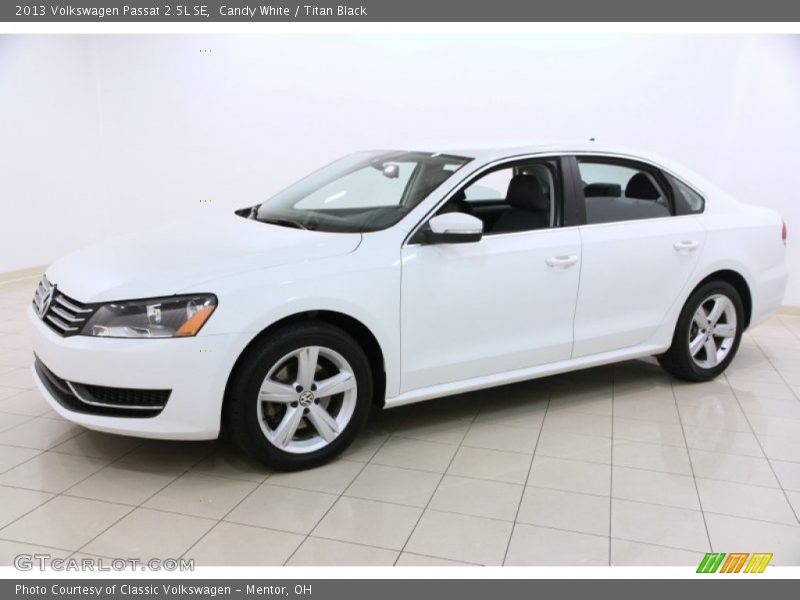 Candy White / Titan Black 2013 Volkswagen Passat 2.5L SE