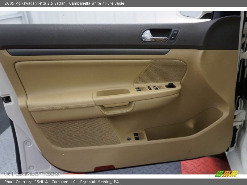 Campanella White / Pure Beige 2005 Volkswagen Jetta 2.5 Sedan