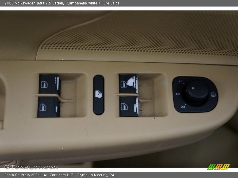 Campanella White / Pure Beige 2005 Volkswagen Jetta 2.5 Sedan