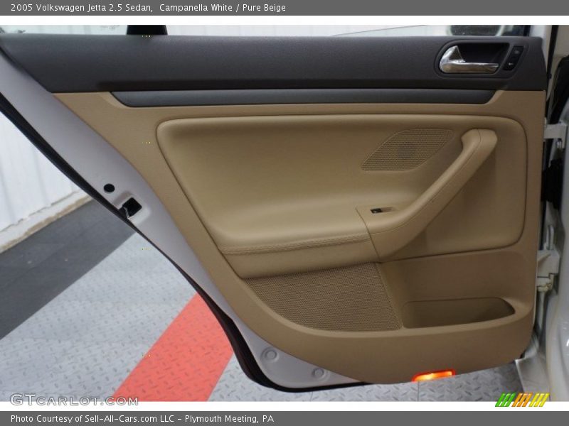 Campanella White / Pure Beige 2005 Volkswagen Jetta 2.5 Sedan