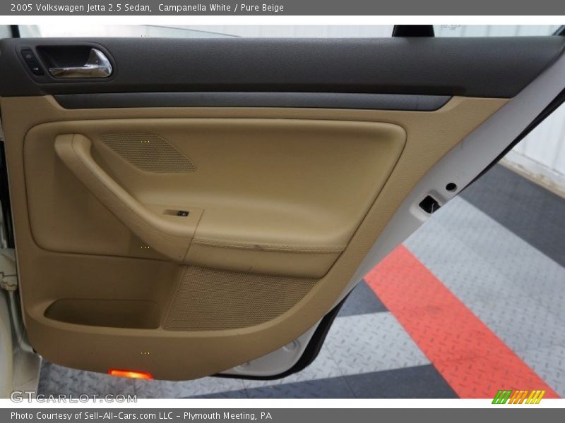 Campanella White / Pure Beige 2005 Volkswagen Jetta 2.5 Sedan