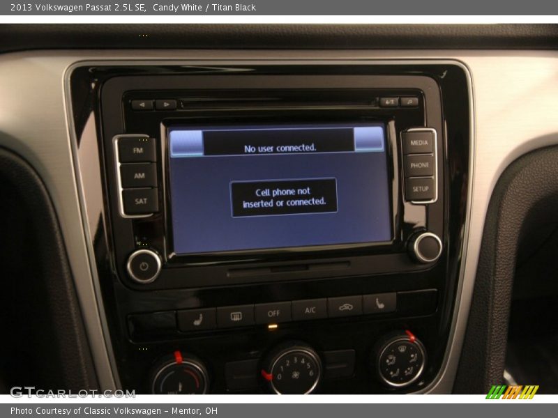 Candy White / Titan Black 2013 Volkswagen Passat 2.5L SE