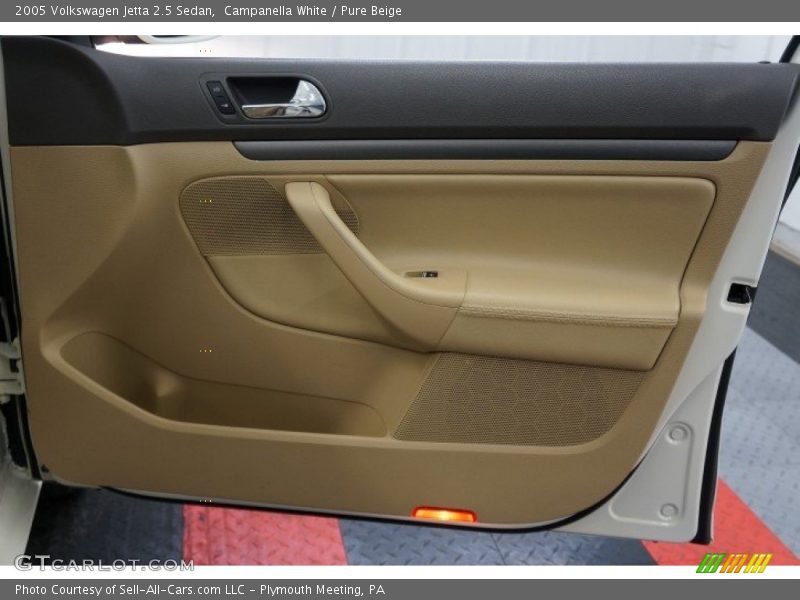 Campanella White / Pure Beige 2005 Volkswagen Jetta 2.5 Sedan
