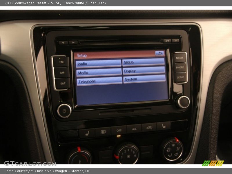 Candy White / Titan Black 2013 Volkswagen Passat 2.5L SE