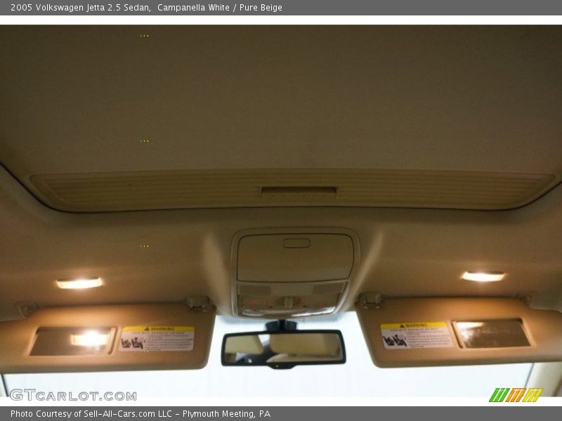 Campanella White / Pure Beige 2005 Volkswagen Jetta 2.5 Sedan
