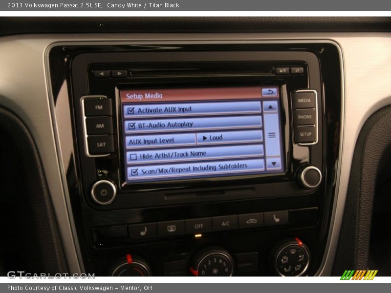 Candy White / Titan Black 2013 Volkswagen Passat 2.5L SE