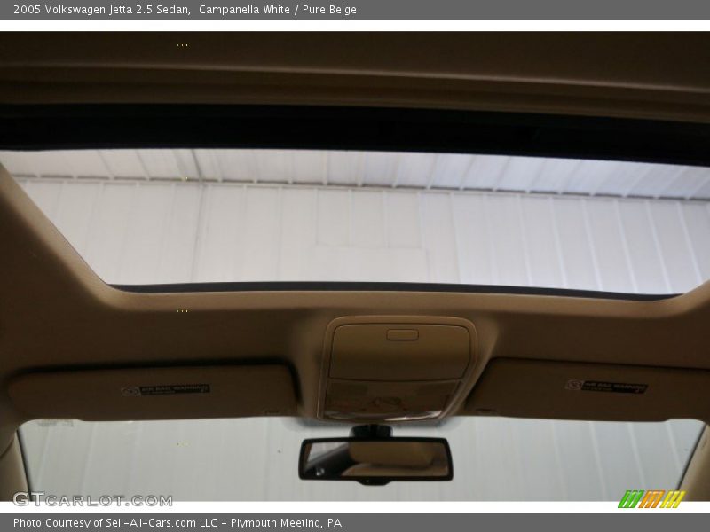 Campanella White / Pure Beige 2005 Volkswagen Jetta 2.5 Sedan
