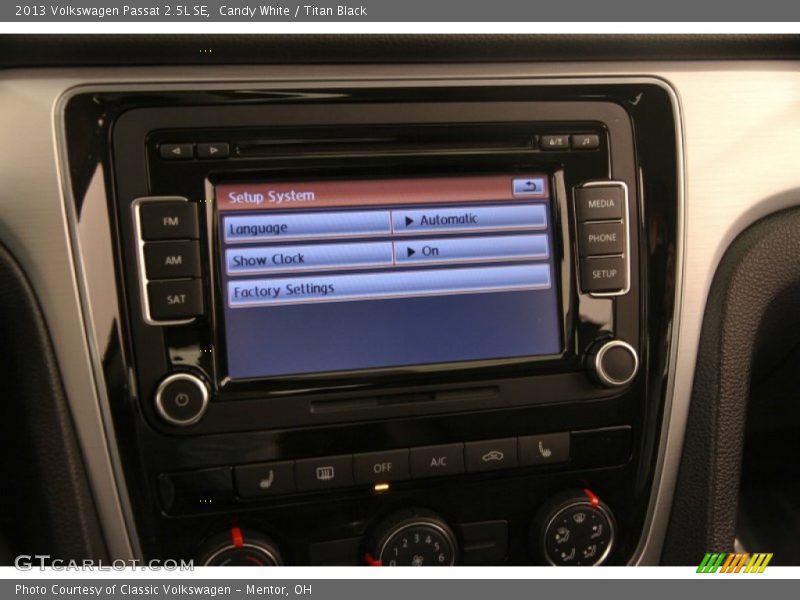 Candy White / Titan Black 2013 Volkswagen Passat 2.5L SE